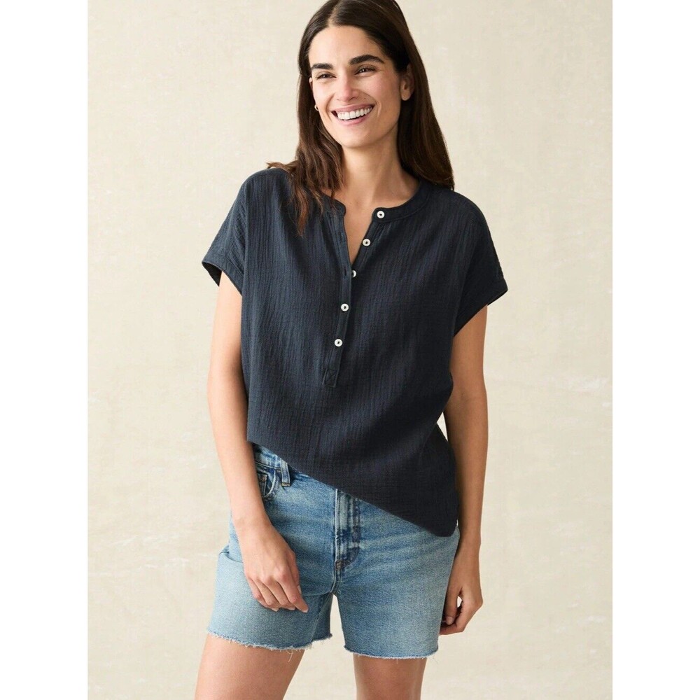 Faherty Short-Sleeve Button Henley Top in Charcoal